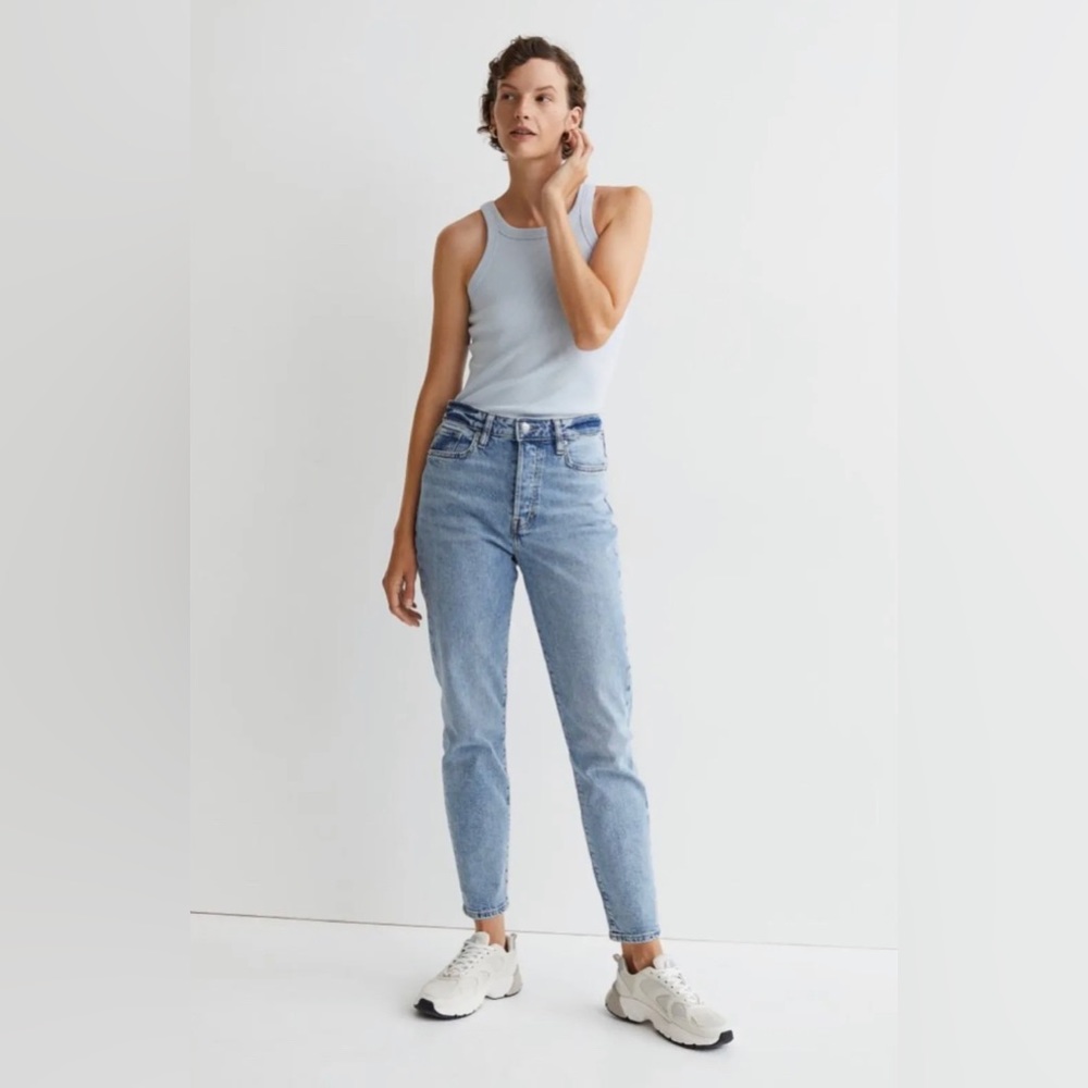 Like NEW H&M Light wash denim mom jeans size 8